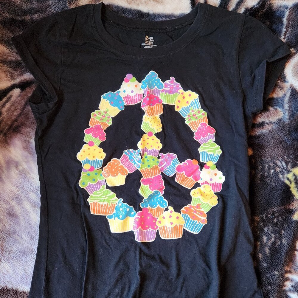 Black T-shirt with Cupcake Peace sign Girls Size XL 14/16